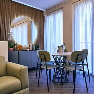 https://monet-golden-house.it-lombardy.com